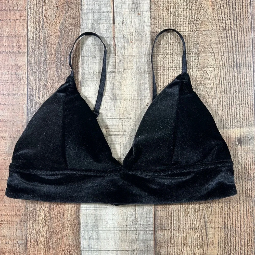 True by rue21 Black Velvet Triangle Bralette Small Padded Glamourous Goth